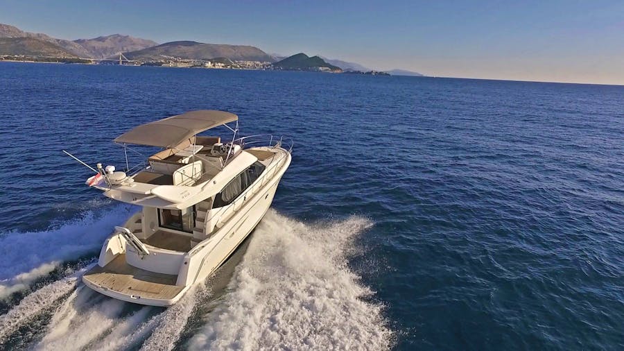 dubrovnik_prestige_400_fly_motoryachts_for_day_tours_and_transfers-003.jpg
